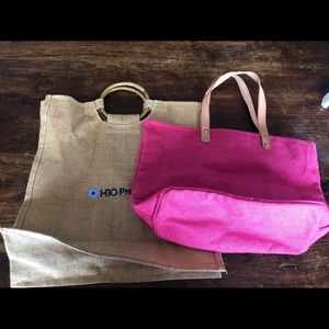 2 straw bags, natural and pink